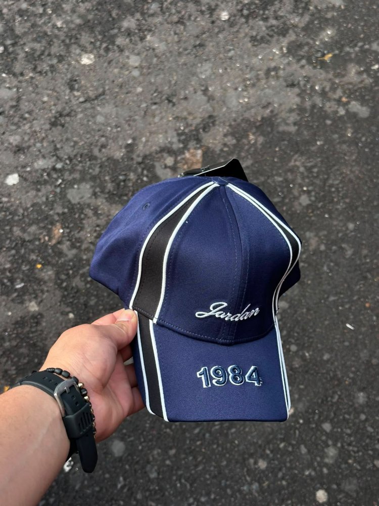 Gorra JORDAN azul marino 1984