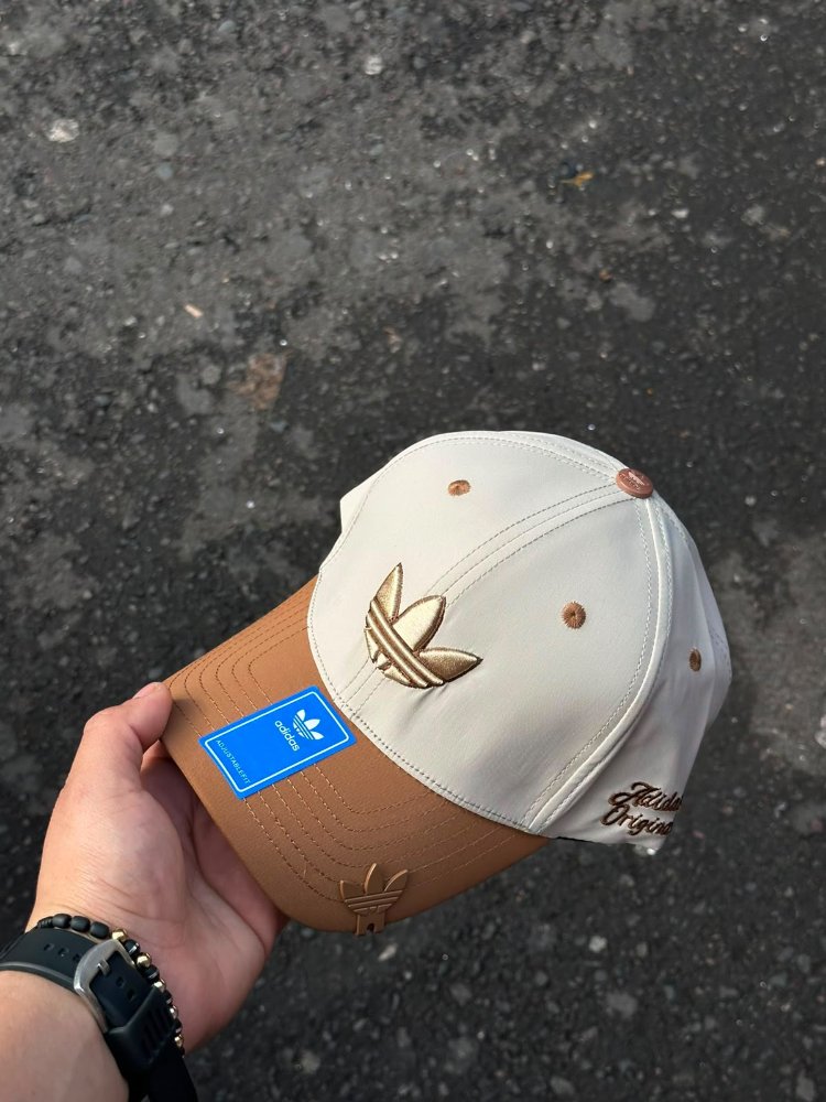 Gorra ADIDAS beige y cafe