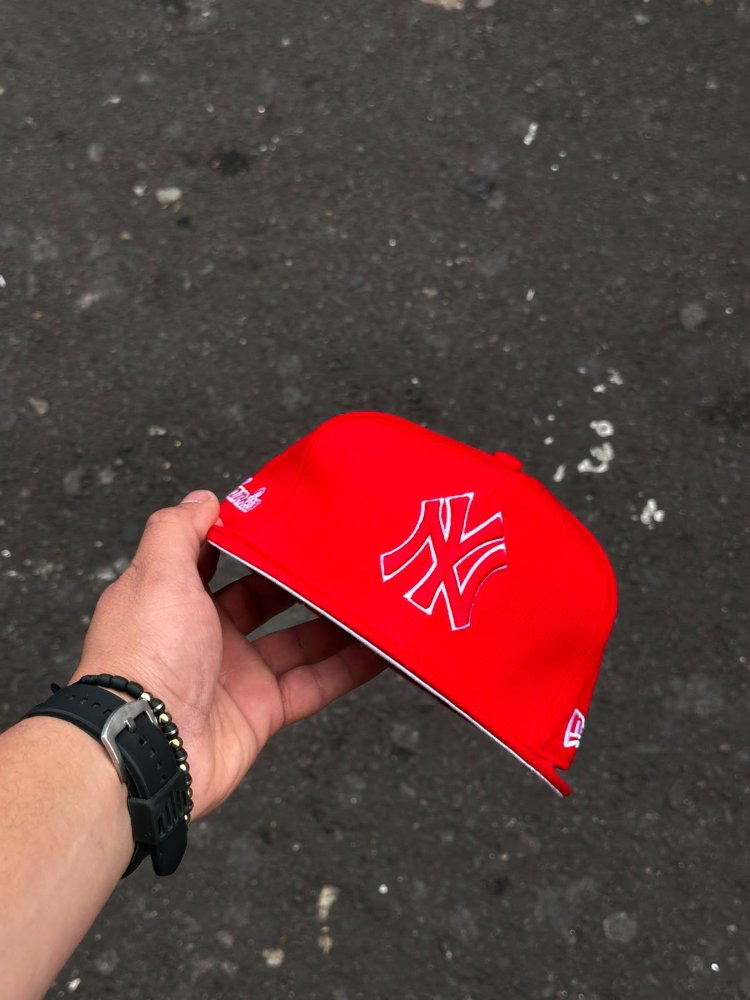 Gorra roja New Era NY AJUSTABLE