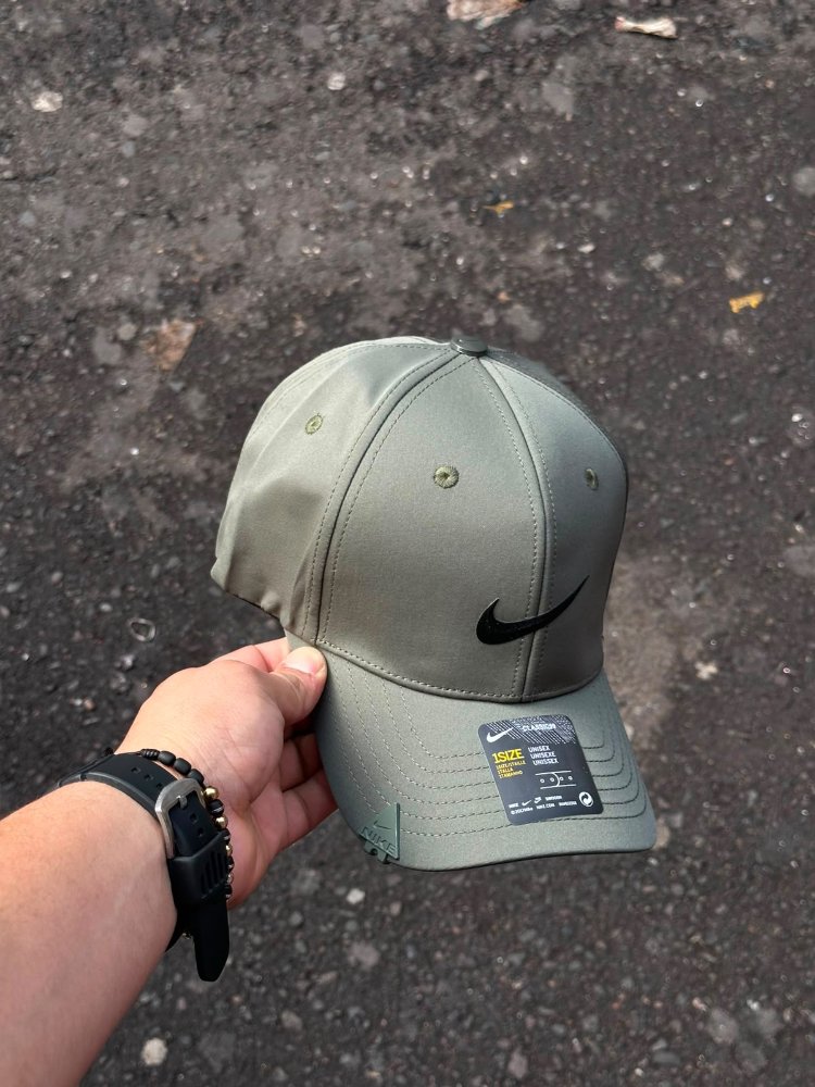 Gorra NIKE verde oliva