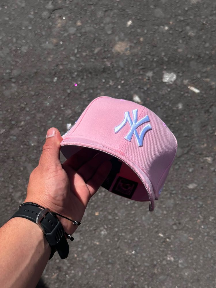 Gorra New York Yankees rosa CERRADA