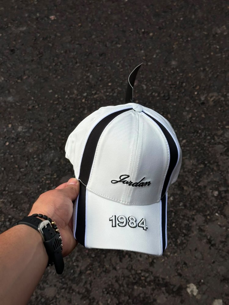 Gorra JORDAN1984 blanca y negra