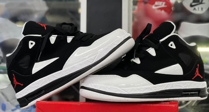 Jordan Jumpman MVP negras y blancas