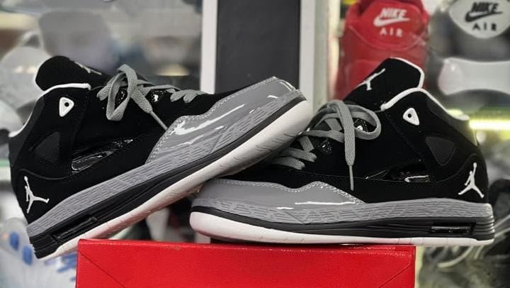Jordan Jumpman MVP negros gris
