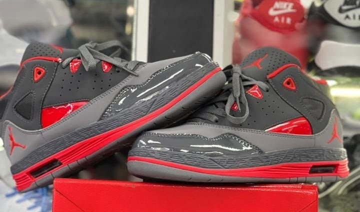 Jordan Jumpman MVP grises y rojas