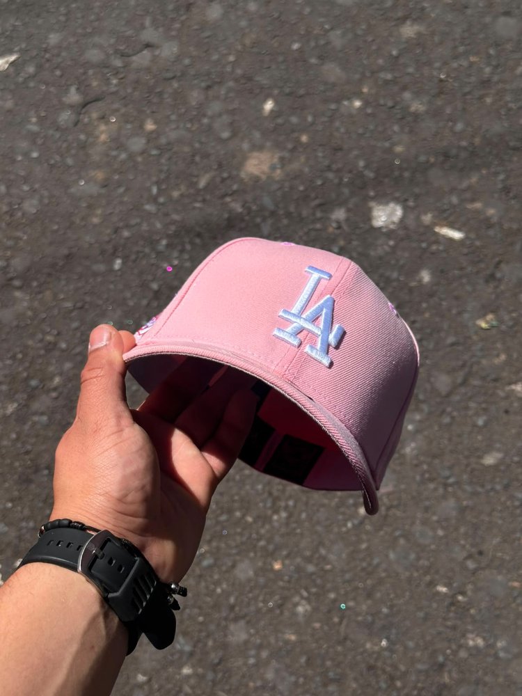 Gorra LA color rosa CERRADA