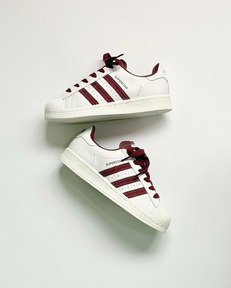 Adidas Superstar zapatillas blancas con rayas burdeos