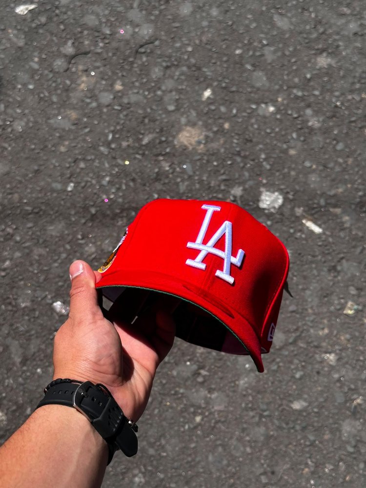 Gorra roja LA CERRADA