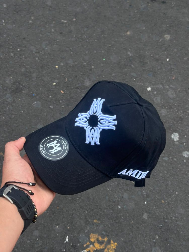 Gorra negra Amiri bordado cruz