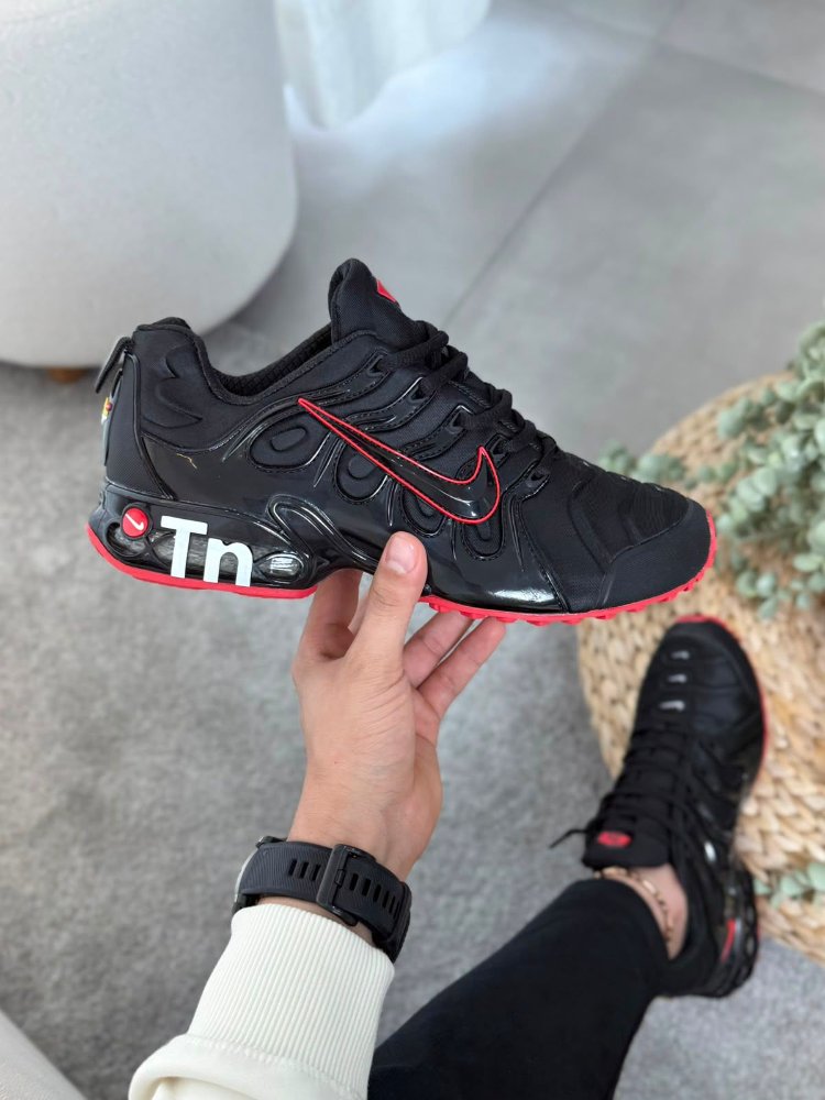 Nike Tn negro y rojo