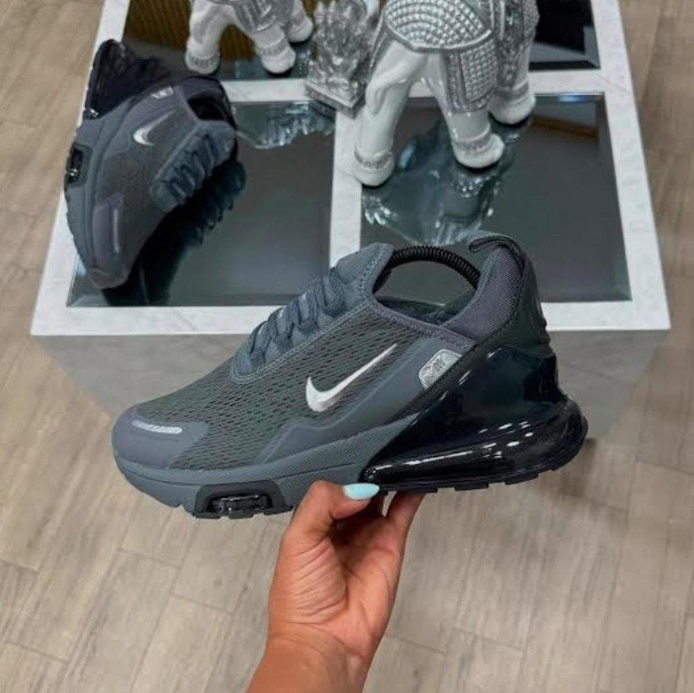 Nike 270 gris