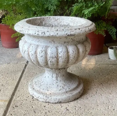 Maceta de cemento estilo romano