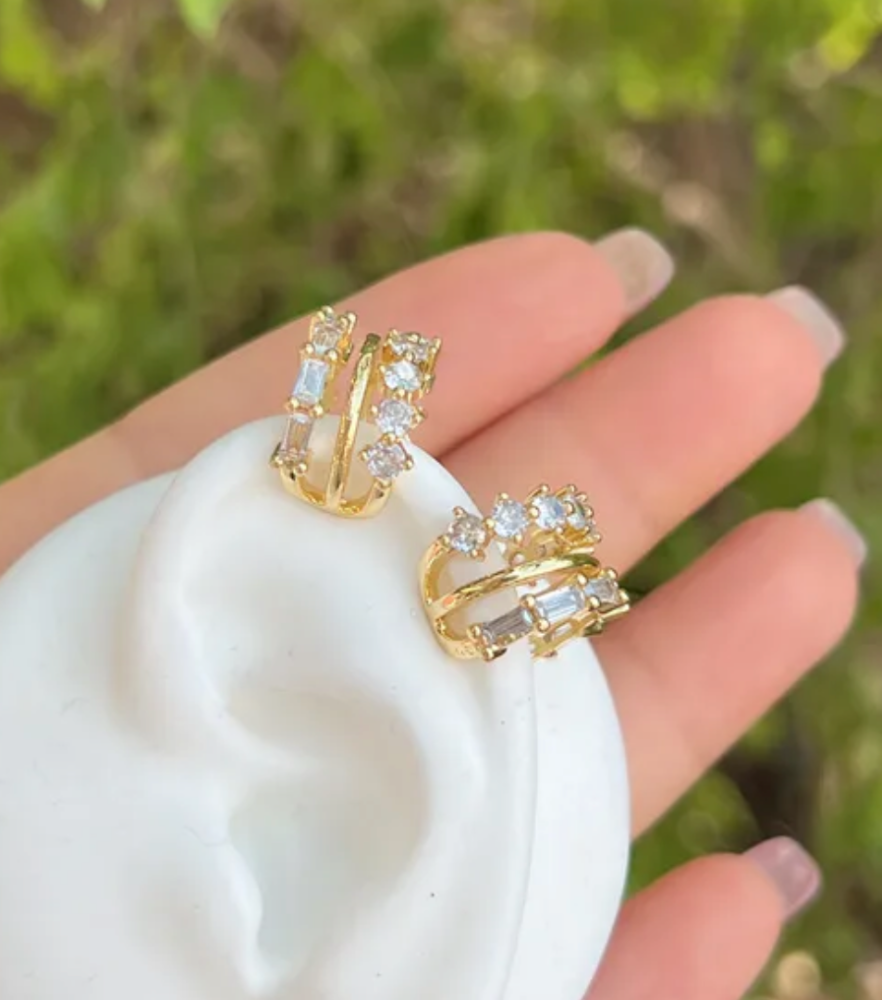 Earcuff dorado perlas