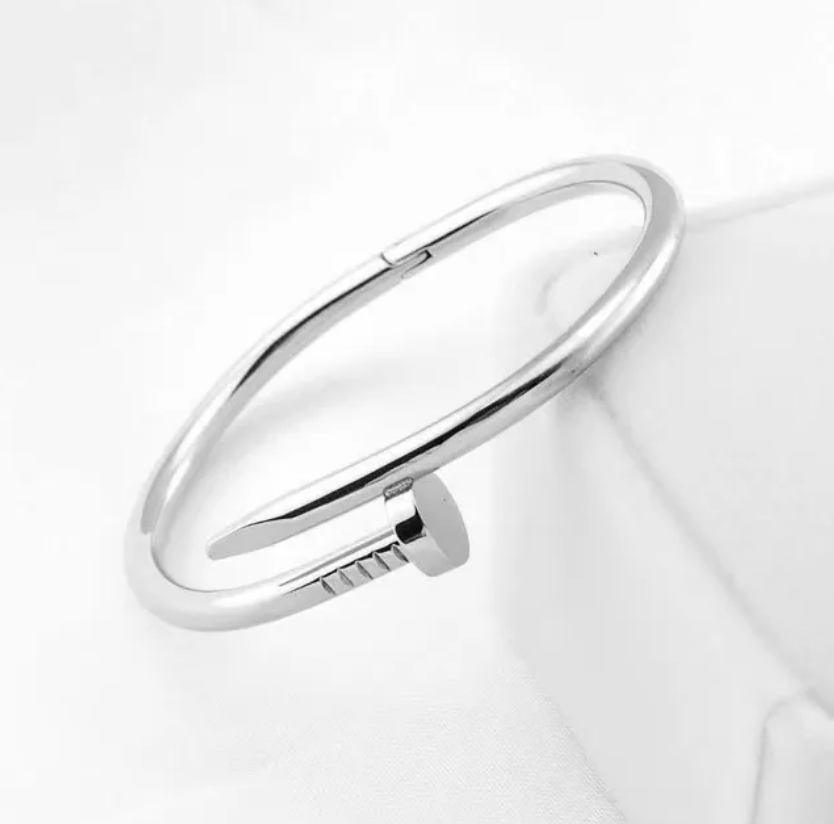 Brazalete clavo plateado