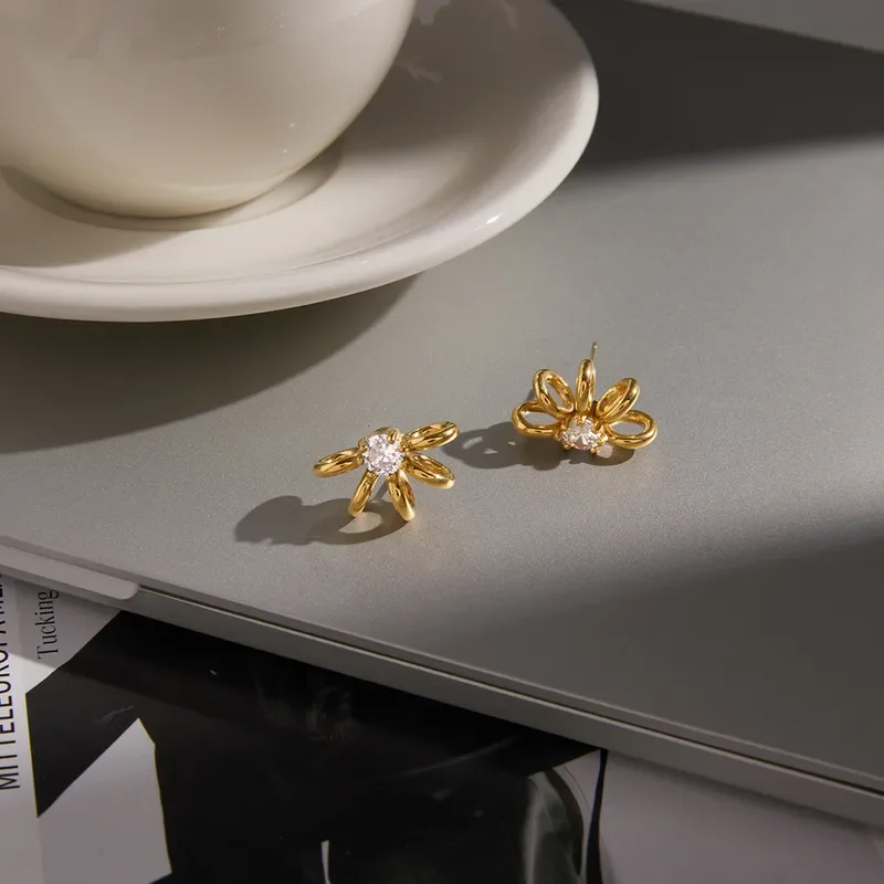 Aretes flor perla interna