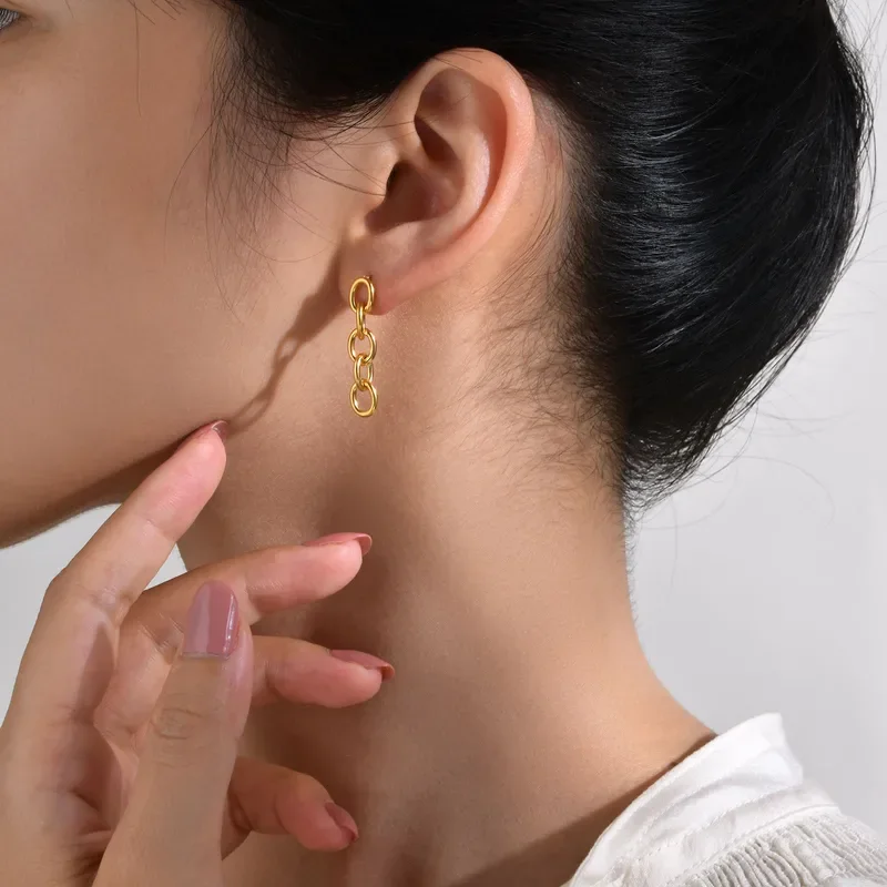 Aretes largos dorados