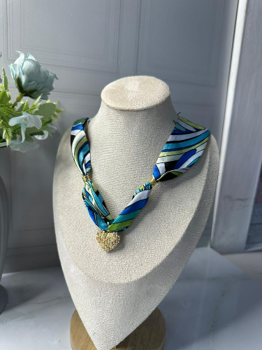 COLLAR LINO CON DIJE DE CORAZON