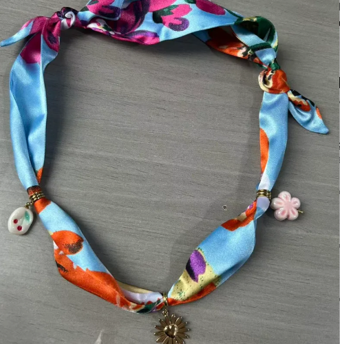 COLLAR DE LINO FINO CELESTE