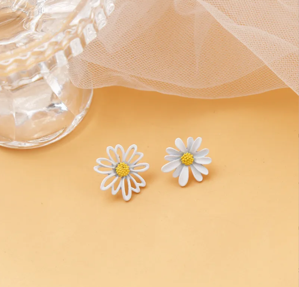 Aretes florecitas blancas