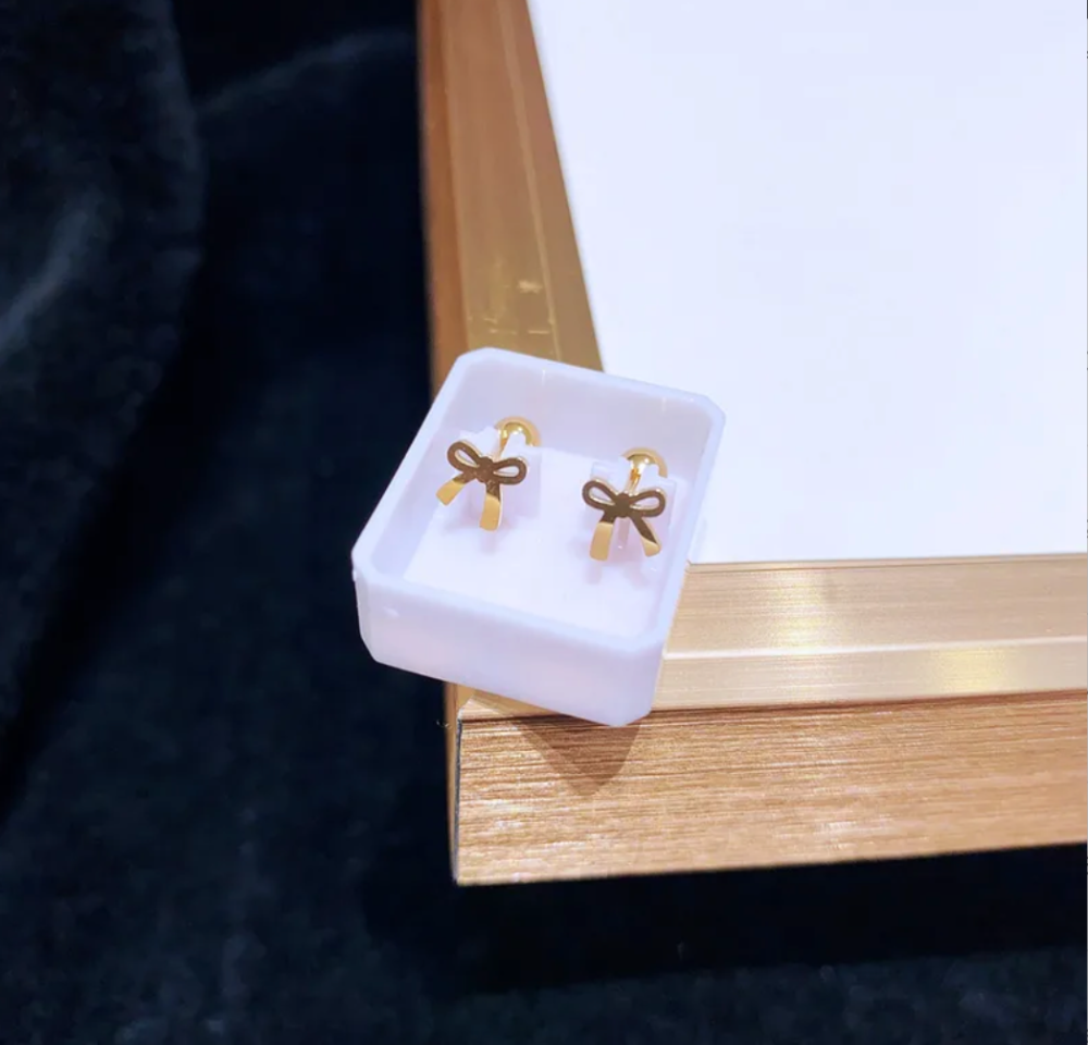 Aretes minimalista lazos