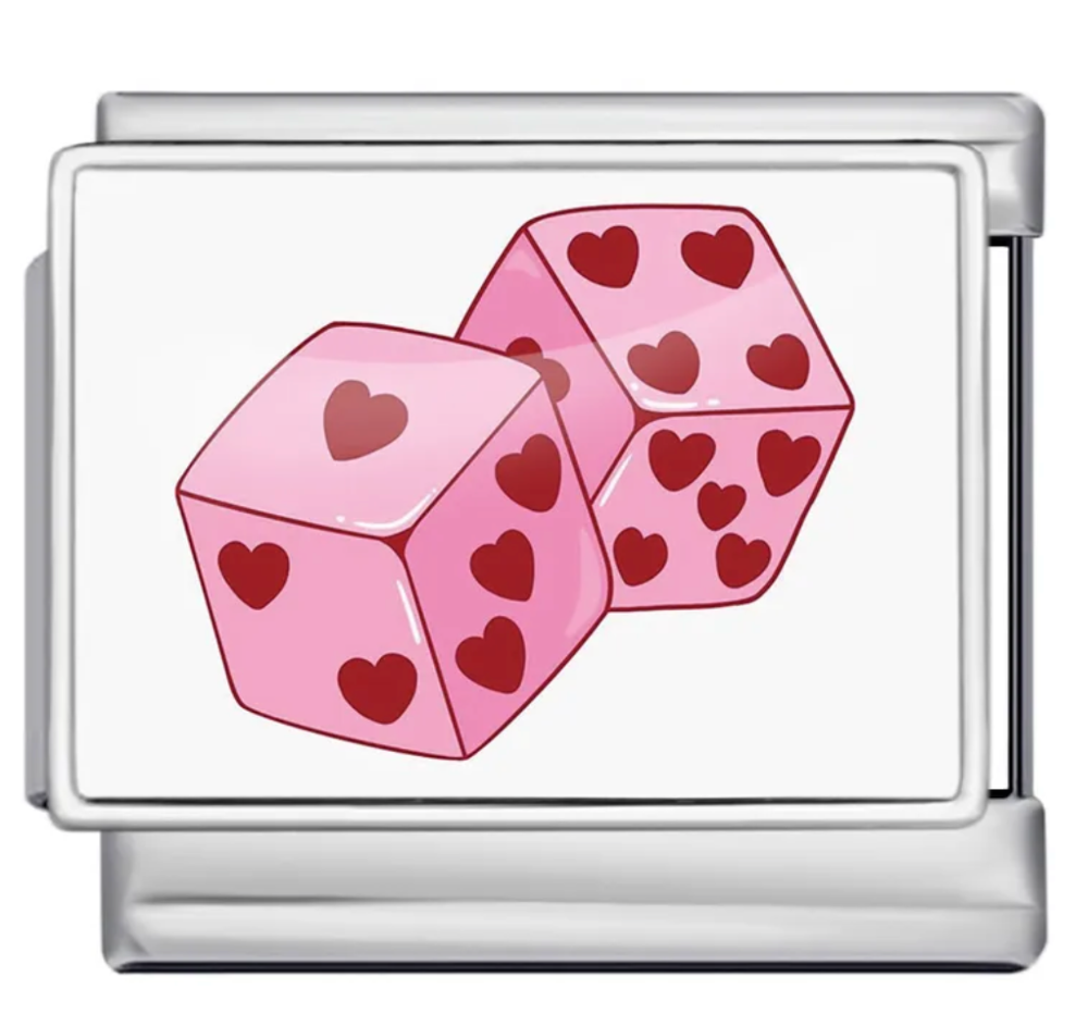 charm plateado dado