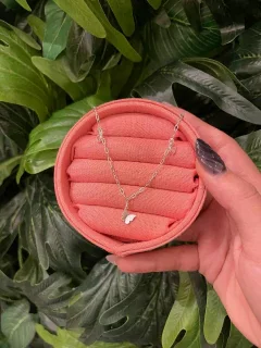 TORNOZELEIRA BORBOLETA COM ZIRCÔNIAS EM CORAÇÃO