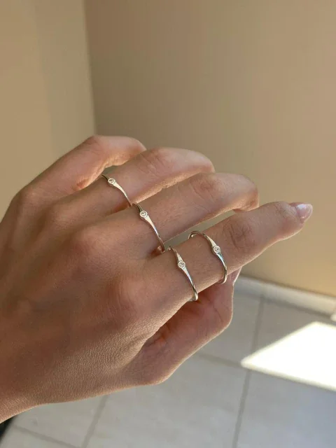 ANEL COM DETALHE NA ZIRCONIA n 24