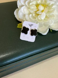 BRINCO VAN CLEEF PRETO COM DETALHES
