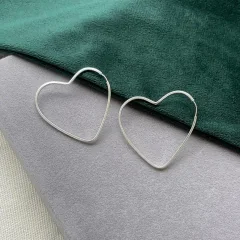 ARGOLA CORAÇÃO FIO QUADRADO 3.3CM