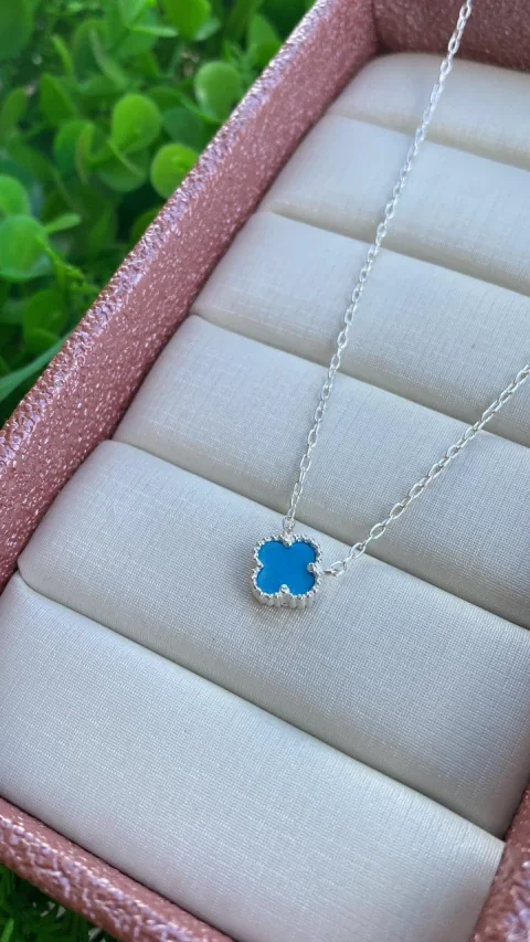 COLAR INSPIRAÇÃO VAN CLEEF AZUL 45CM