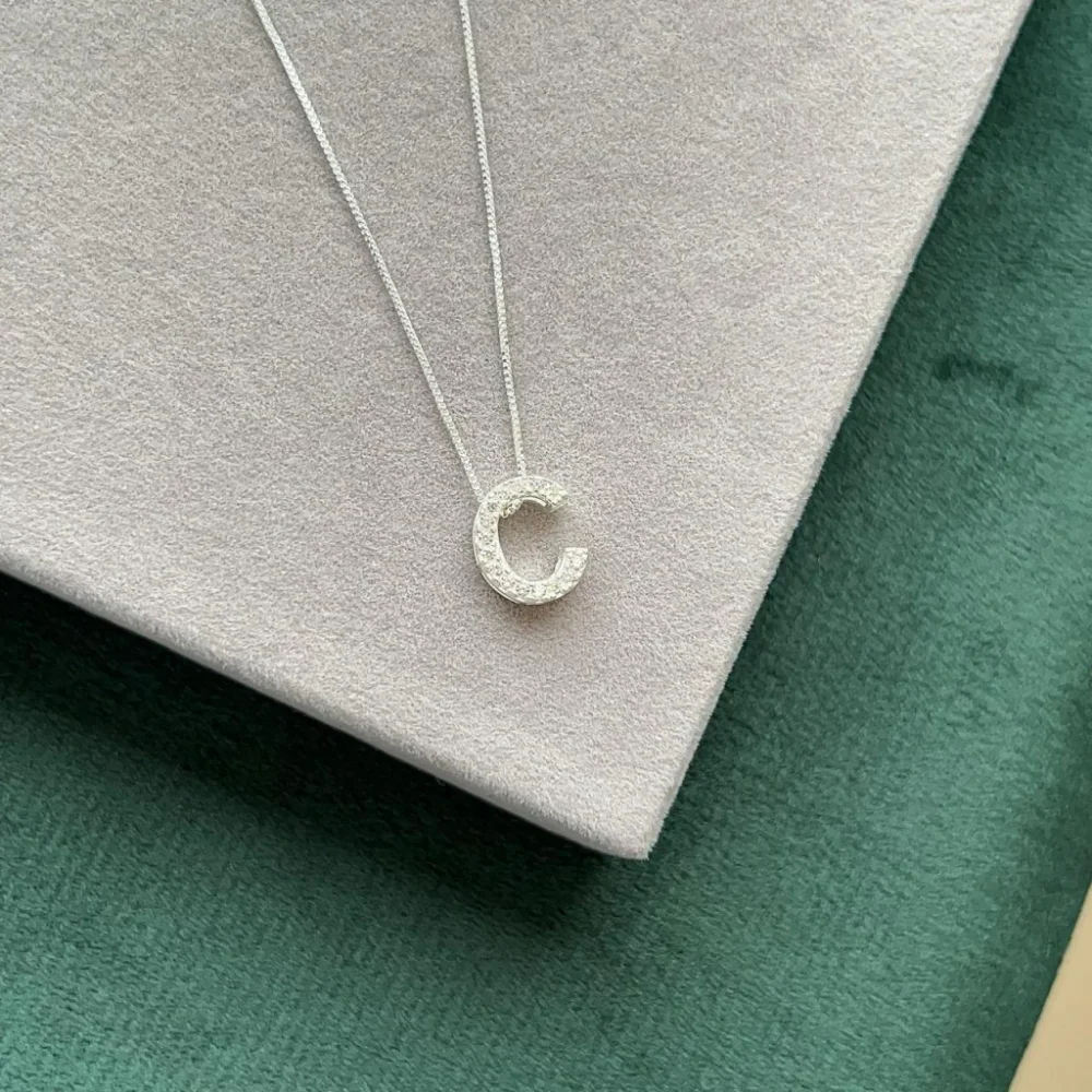COLAR LETRAS NA MICRO ZIRCONIA "C" e "S"