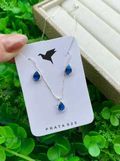 CONJUNTO GOTA CRAVAÇÃO INGLESA NA ZIRCONIA AZUL