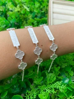 PULSEIRA VAN CLEEF MADREPROLA COM DETALHE EM ESCRITA GRATIDÃO