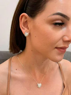 CONJUNTO DE BRINCO E COLAR PANDORA EM CORAÇÃO NA MICRO ZIRCONIA