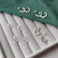 ARGOLA COM ZIRCÔNIA RETANGULA