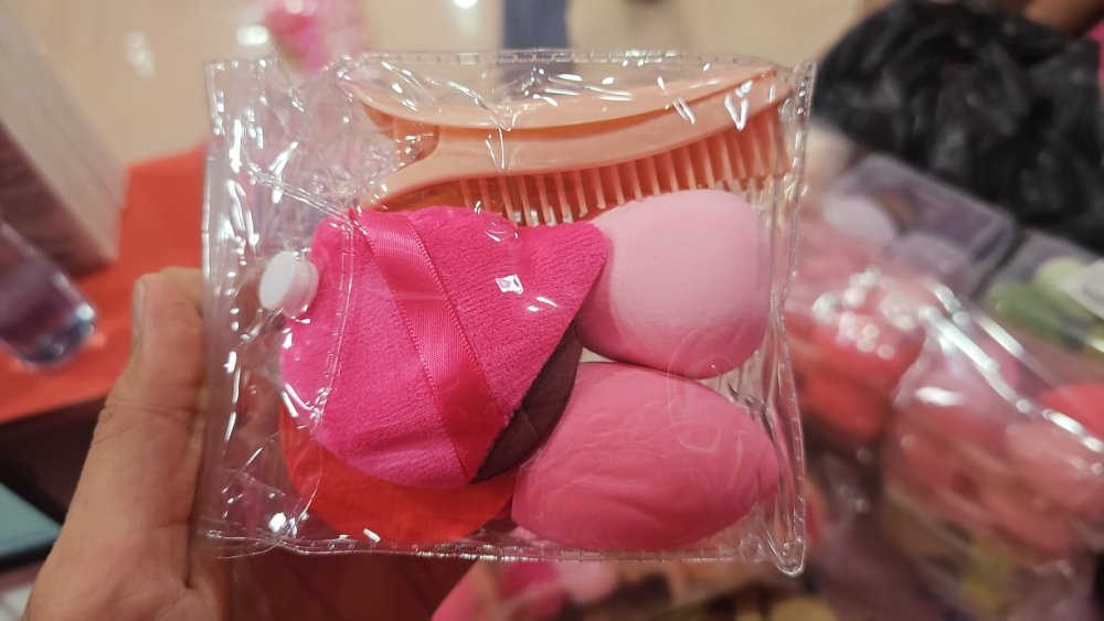 KIT ESPONJA DE MAQUIAJEM COM PENTE