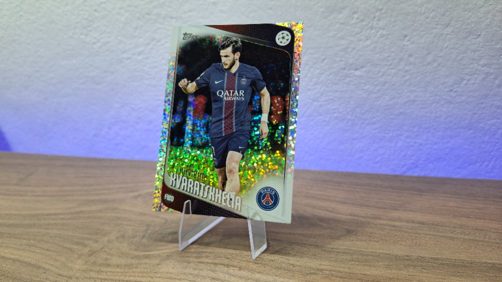 Khvicha Kvaratskhelia – Topps (Paris Saint-Germain) paralela