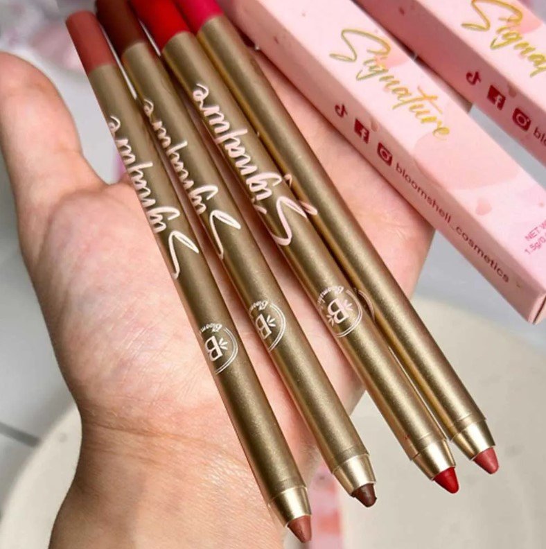 Lapiz de labios signature Bloomshell