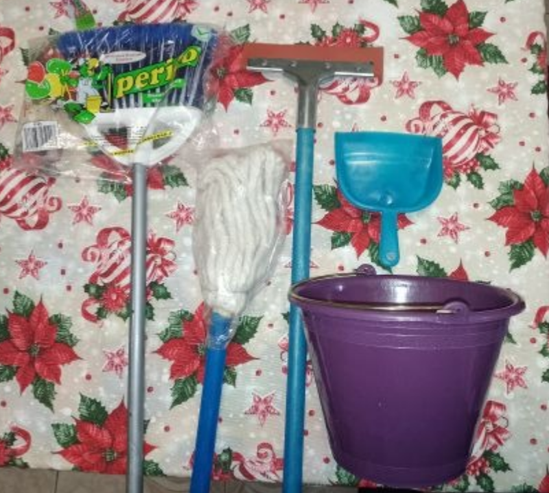 JUEGO DE LIMPIEZA INFANTIL 5PZAS