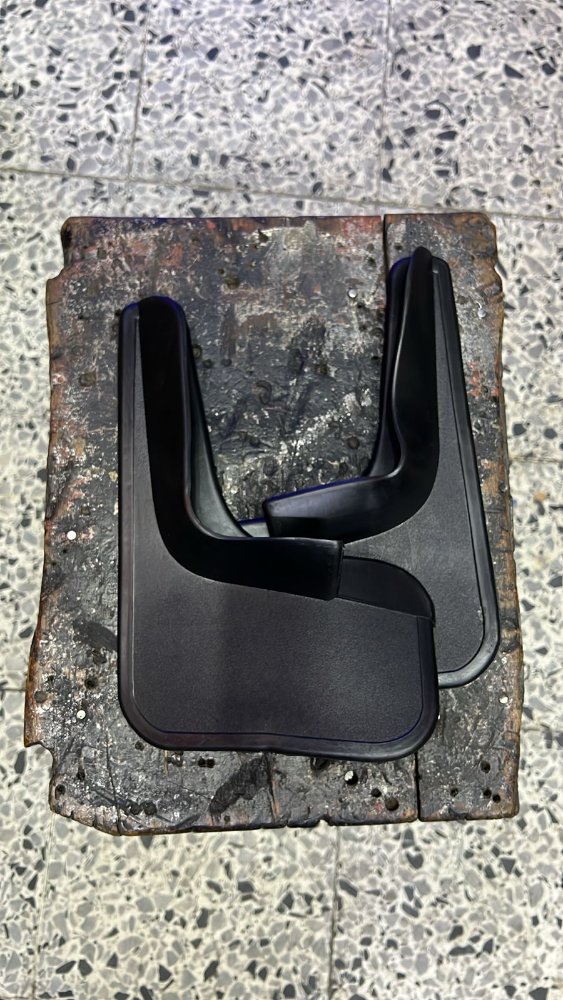 GUARDO POLVO UNIVERSAL PARA CARRO PAR MEDIANO