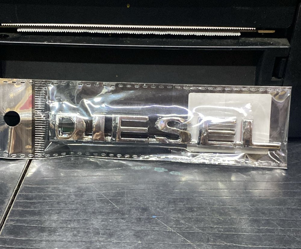 LOGO PALABRA DIESEL CROMADO