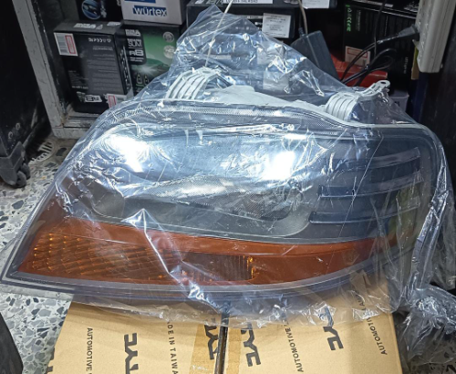 FAROLA CHEVROLET AVEO SDN-GT DIREC AMARILLA IZQ 05/14 TYC