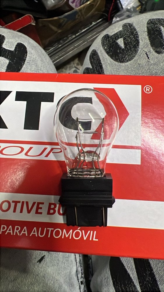 BOMBILLO KTC 12V 3157 27/7W STOP 204-084