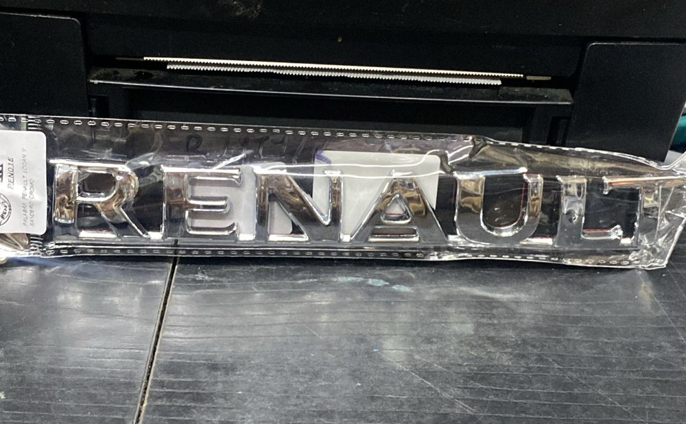 PALABRA RENAULT LOGAN Y SANDERO CROMO