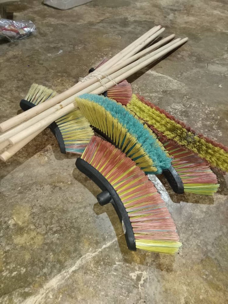 CEPILLO PARA BARRER POR UNIDAD