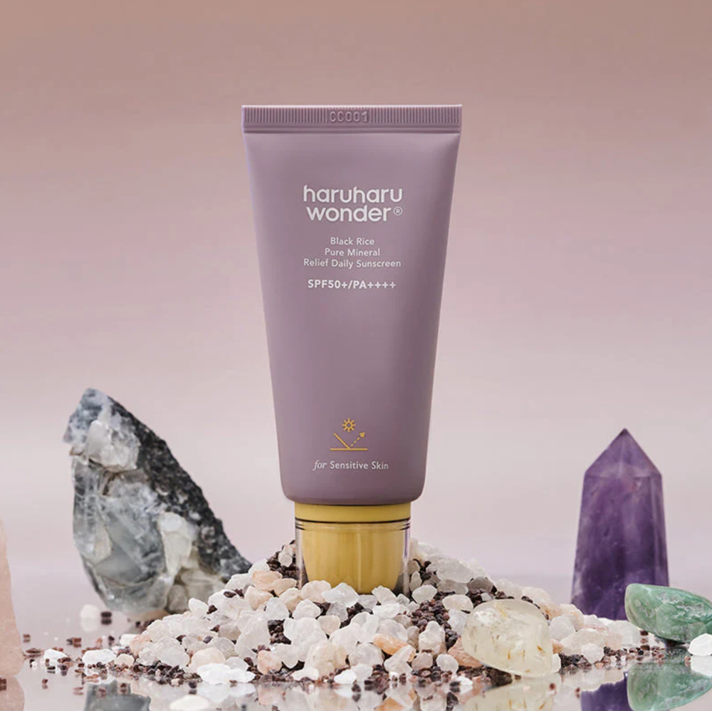 Protector solar diario de arroz negro con minerales puros SPF50+ / PA++++ 50ml - Haraharu Wonder