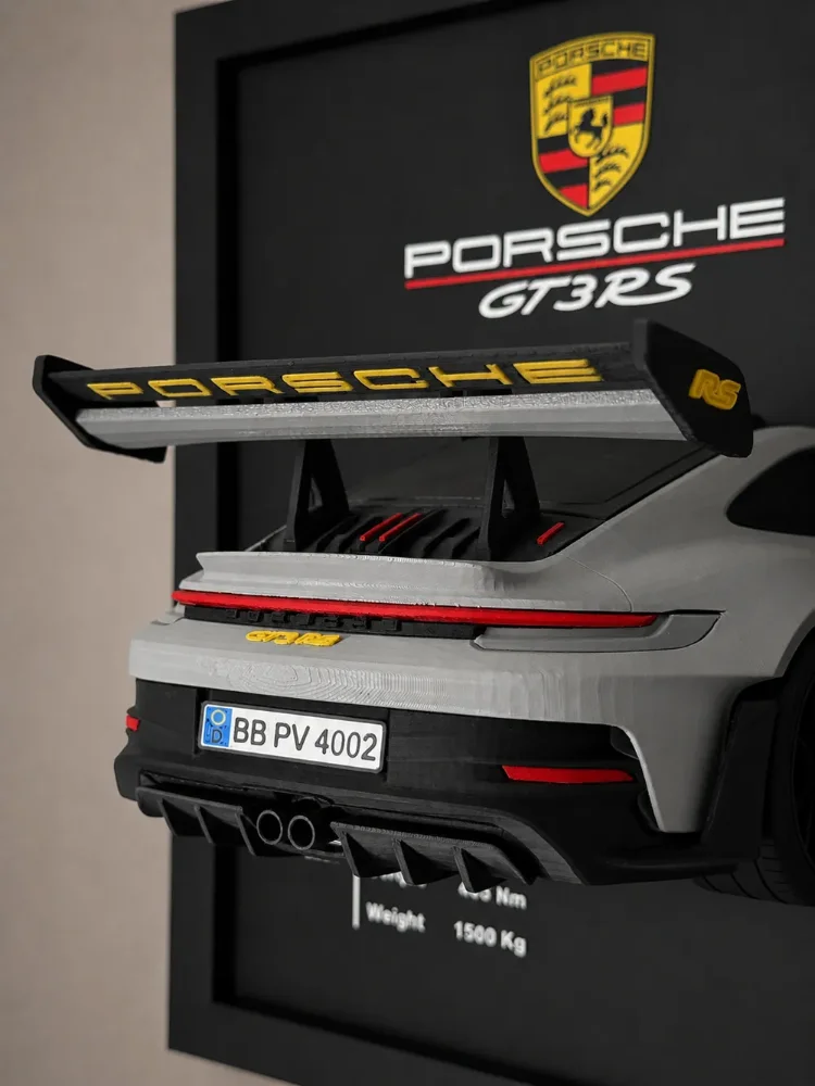 Foto do Porsche GT3 RS na Estrutura de Parede