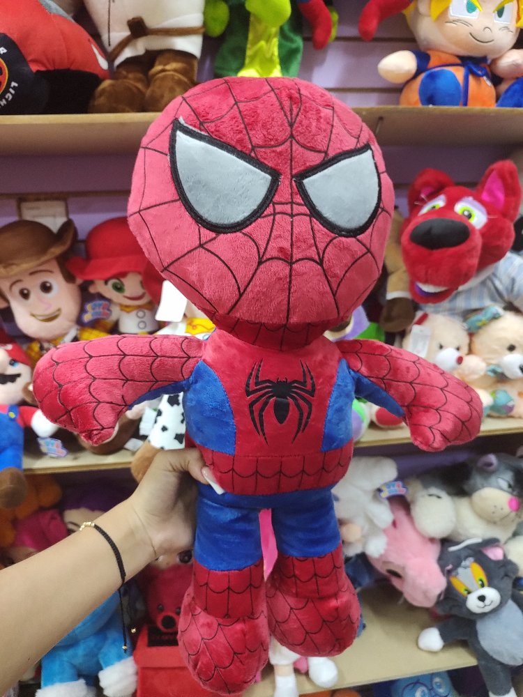 spider man grande parado