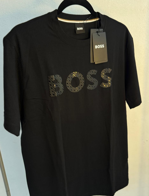 playera BOSS negra 02