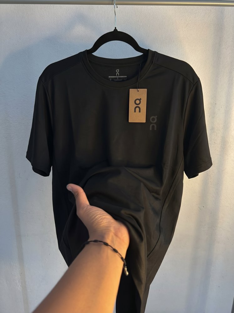 playera cuello redondo ONCLOUD negra